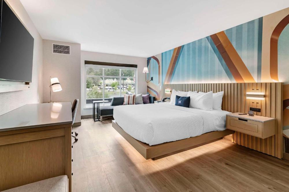King Room with Roll-In Shower - Disability Access/Non Smoking interior