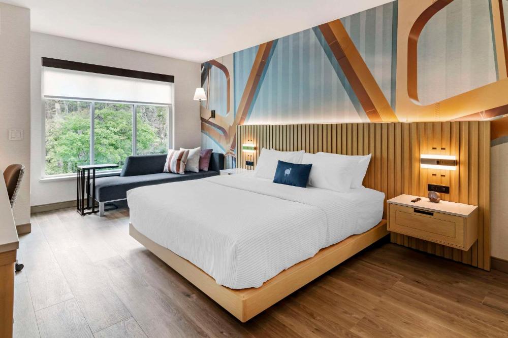 King Room with Tub - Disability Access/Non Smoking interior